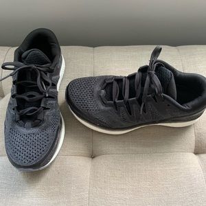 Brooks Everrun Running Shoes